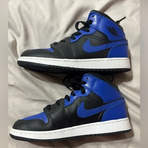 Jordan Black and Blue Sneakers - Picture 2 of 4